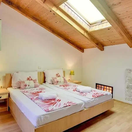 Sherpa By Guide * Stranici kod Lovreca